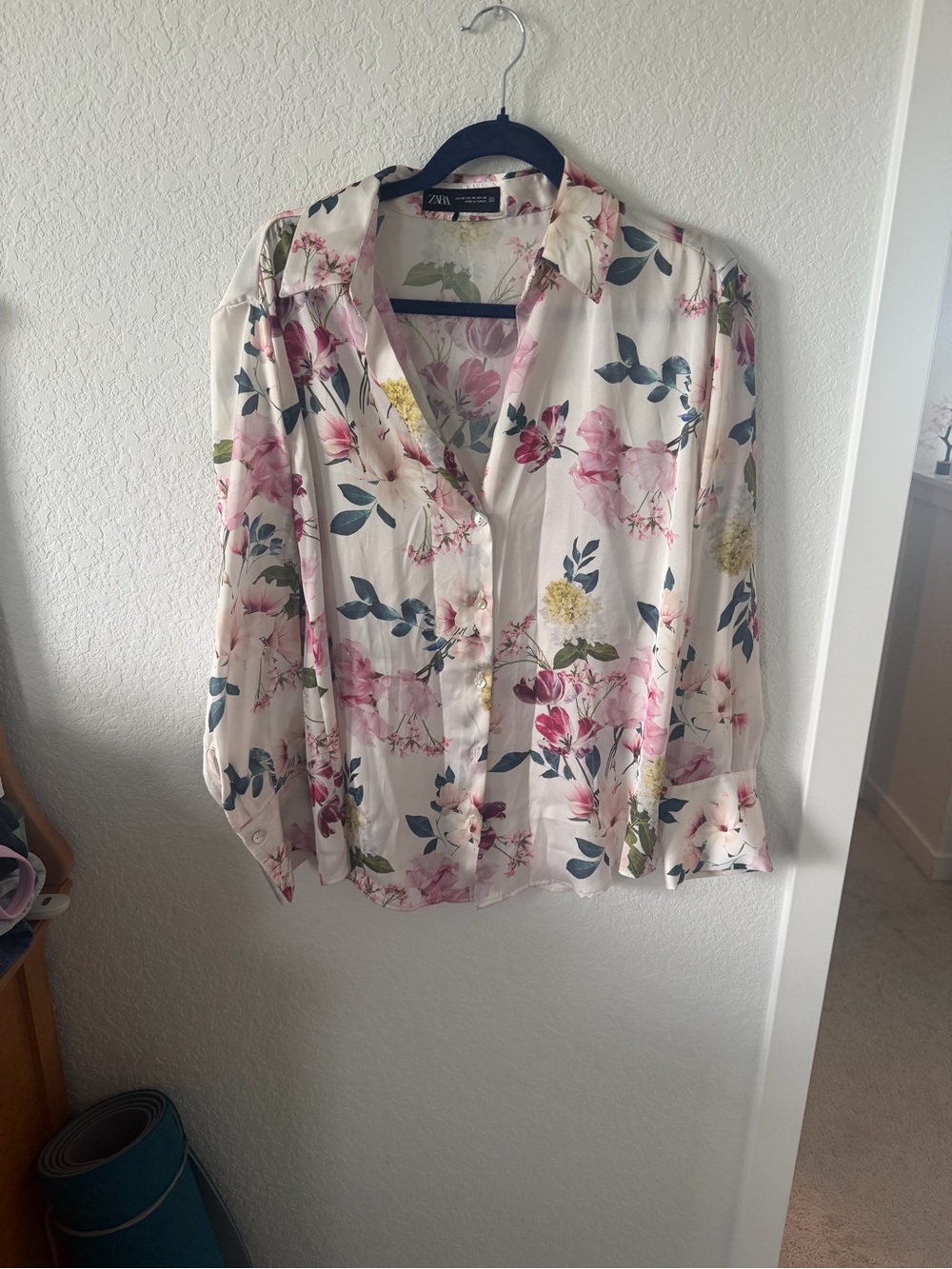 Zara Cream Floral Button-Down Shirt with Pink & Green Print